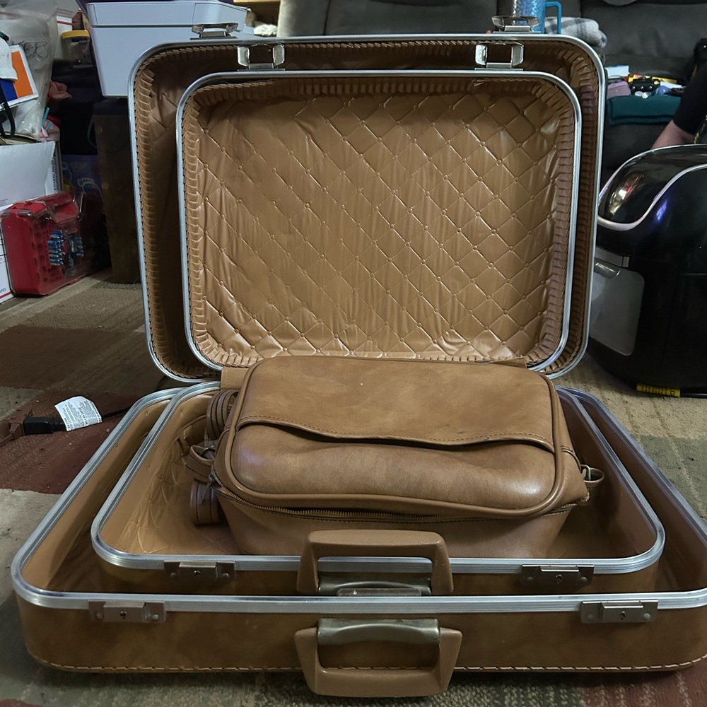 Vintage Lockable Suitcase Set